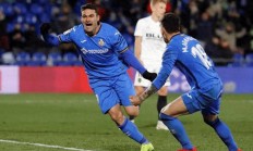 B体育在线登录-比利亚雷亚尔主场痛失两球，积分榜下滑的简单介绍