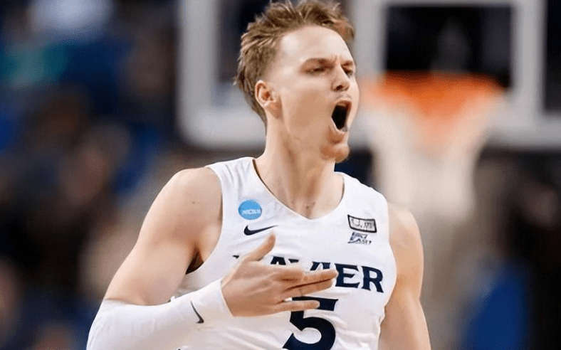 包含斯洛文尼亚队主控中锋恢复健康的词条