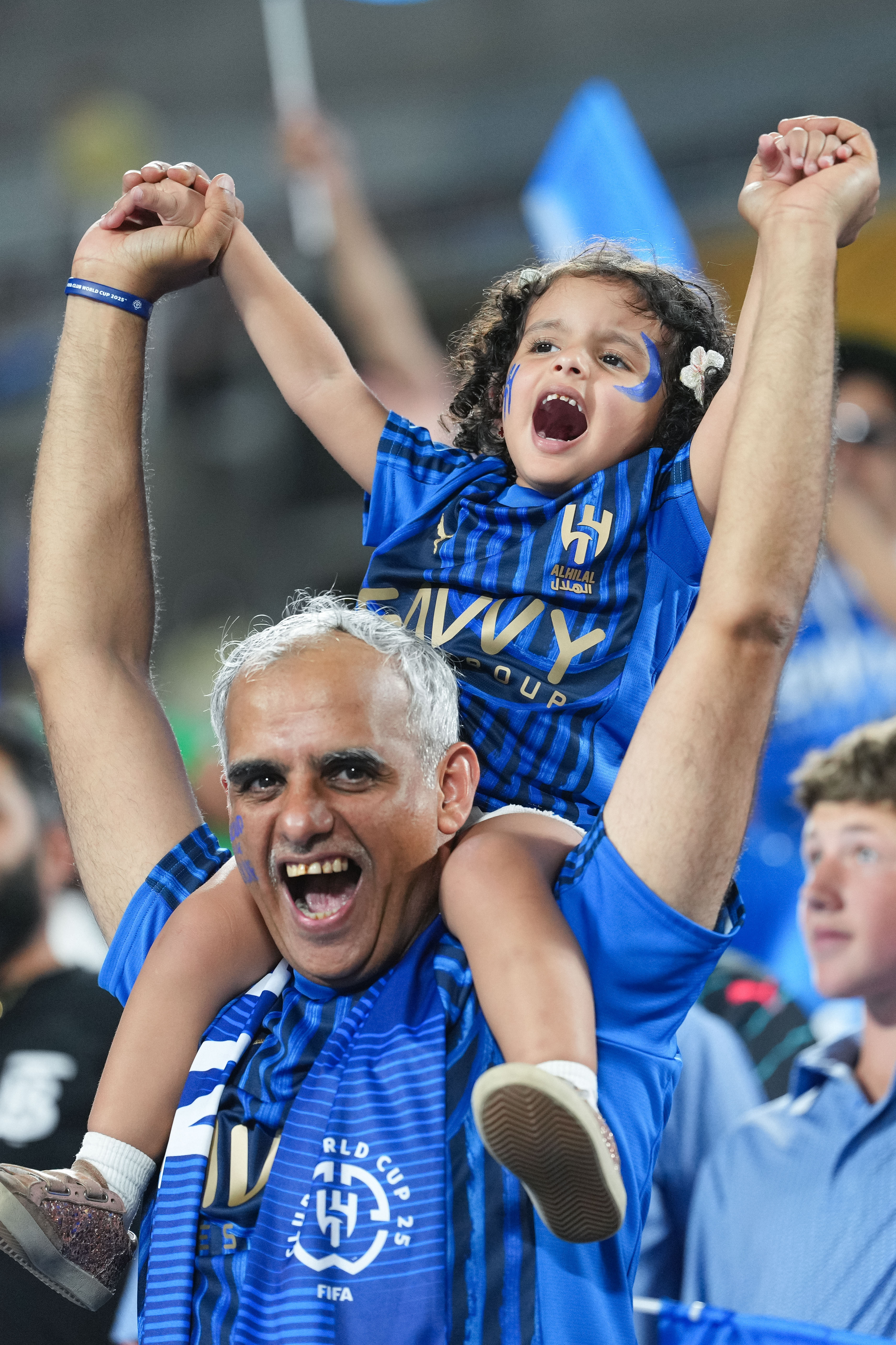 曼城横扫对手，轻松晋级八强