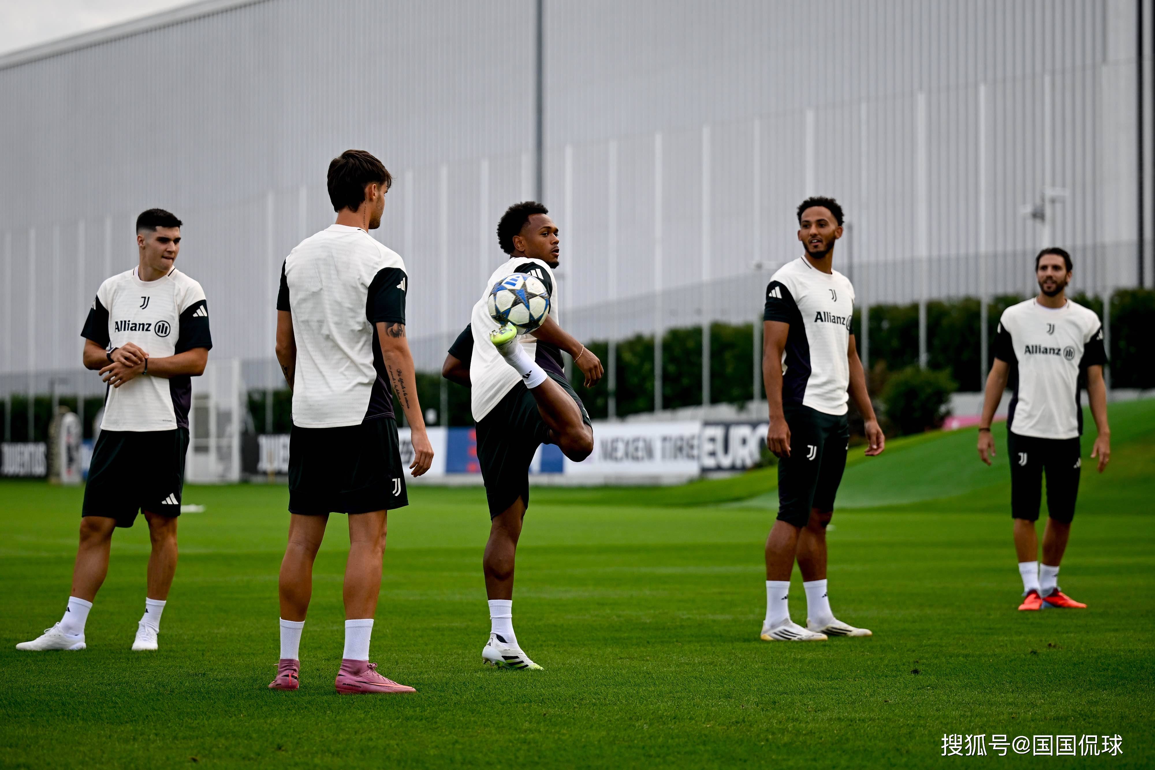 尤文图斯签下新疆年轻球员,引发意甲球迷热议 尤文图斯签下新疆年轻球员,引发意甲球迷热议