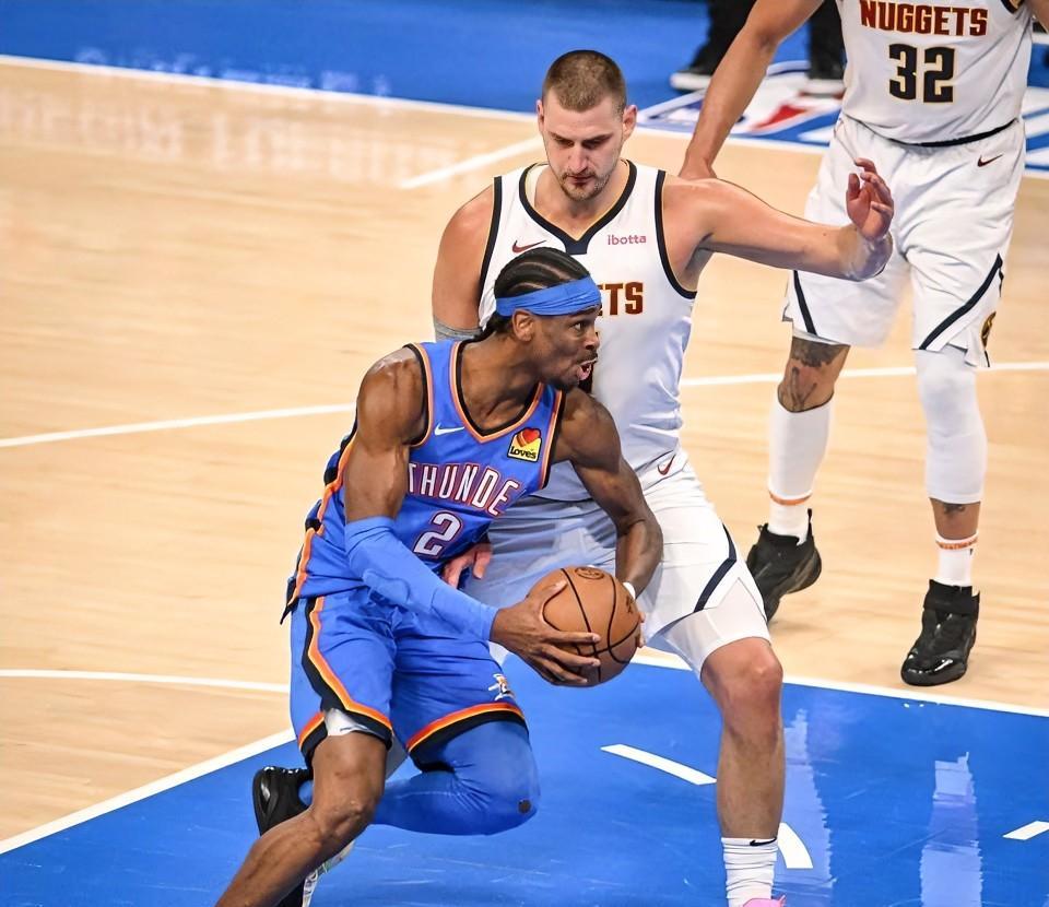 关于灵犀一指，勇士逆转掘金，四连胜的信息