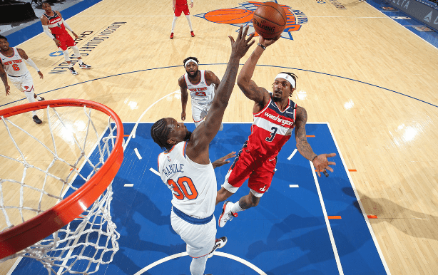 尼克斯击败公牛，巴雷特23分