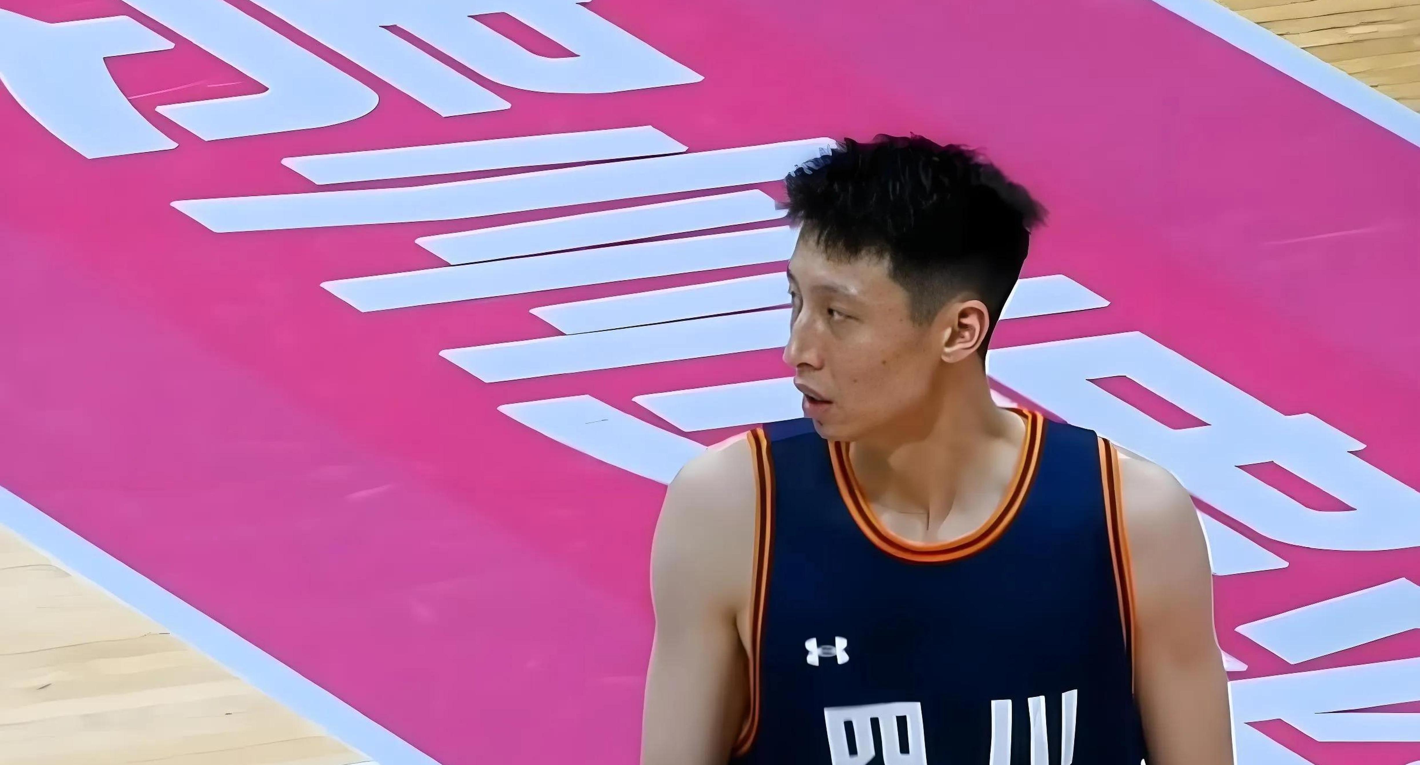 四川男篮连胜收官，提升战绩上升