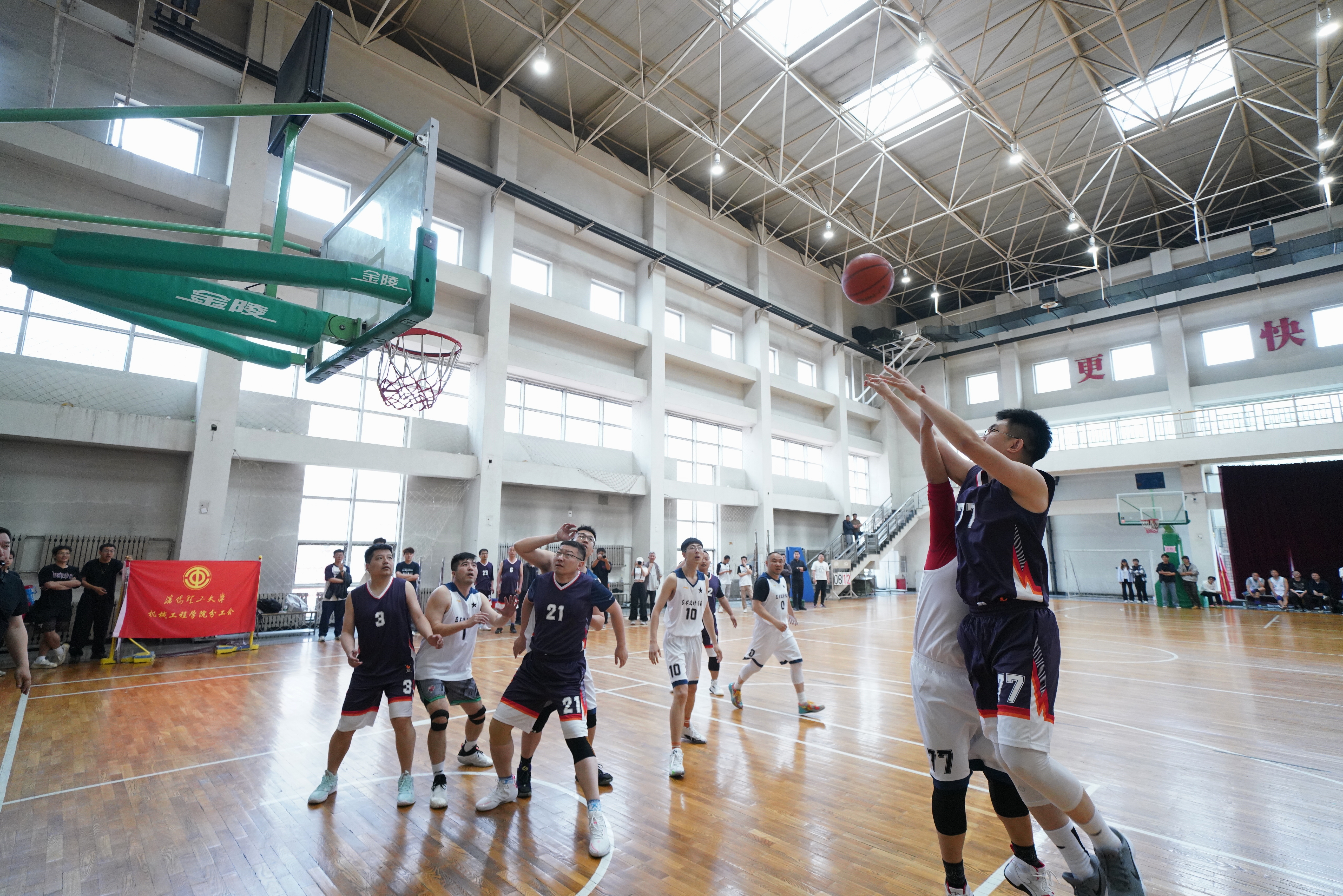 篮球比赛常规赛落幕，残酷淘汰榜上进行中的简单介绍