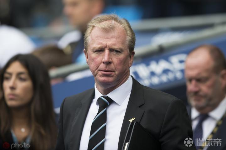 关于沃尔夫斯堡主教练被解聘，球队寻觅新指挥的信息